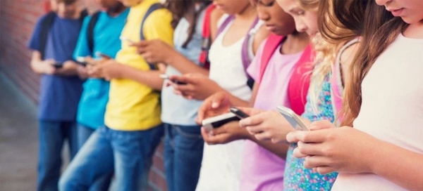 5 τρόποι που τα κοινωνικά μέσα (Social Media) επηρεάζουν τα παιδιά μας